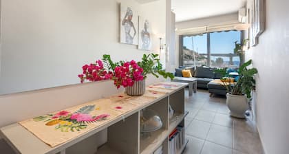 Elva Creta Beach Apartment with Sea View, Wi-Fi, and Air Conditioning