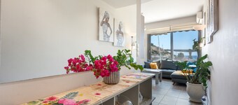 Elva Creta Beach Apartment with Sea View, Wi-Fi, and Air Conditioning