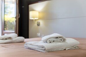 WiFi, bed sheets
