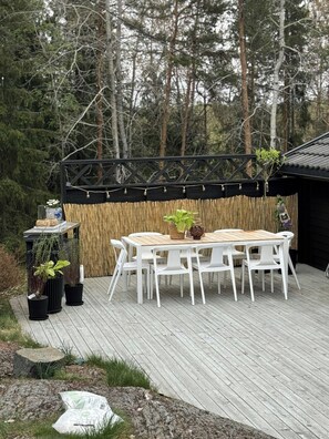 Outdoor dining - Cabin with annex and view over Øymarksjøen (Ørje)