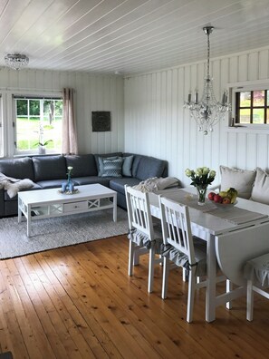 Dining - Cabin with annex and view over Øymarksjøen (Ørje)