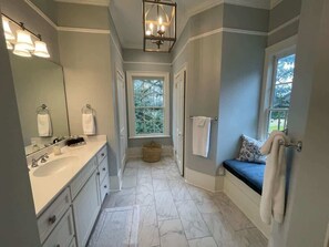Bathroom - Luxury Historic Farm Estate - Retreat Near Macon (Jeffersonville)