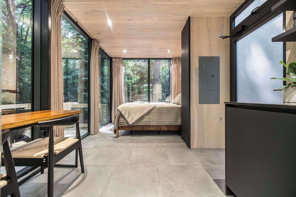 WiFi, bed sheets