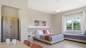 A bedroom with a bed, bedside table, and a window with curtains. - Studio Apartment '4' with Mountain View, Wi-Fi and Air Conditioning (Syvota)
