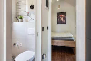 Een douche, een haardroger, handdoeken