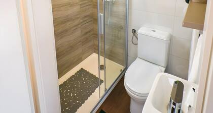 Modernes, helles Tiny Haus naturnah in den Weinreben