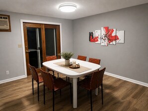Dining - Peaceful Place by the Lake Near Cleveland MN (Cleveland)