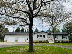 Exterior - Peaceful Place by the Lake Near Cleveland MN (Cleveland)