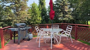 Outdoor dining - Peaceful Place by the Lake Near Cleveland MN (Cleveland)