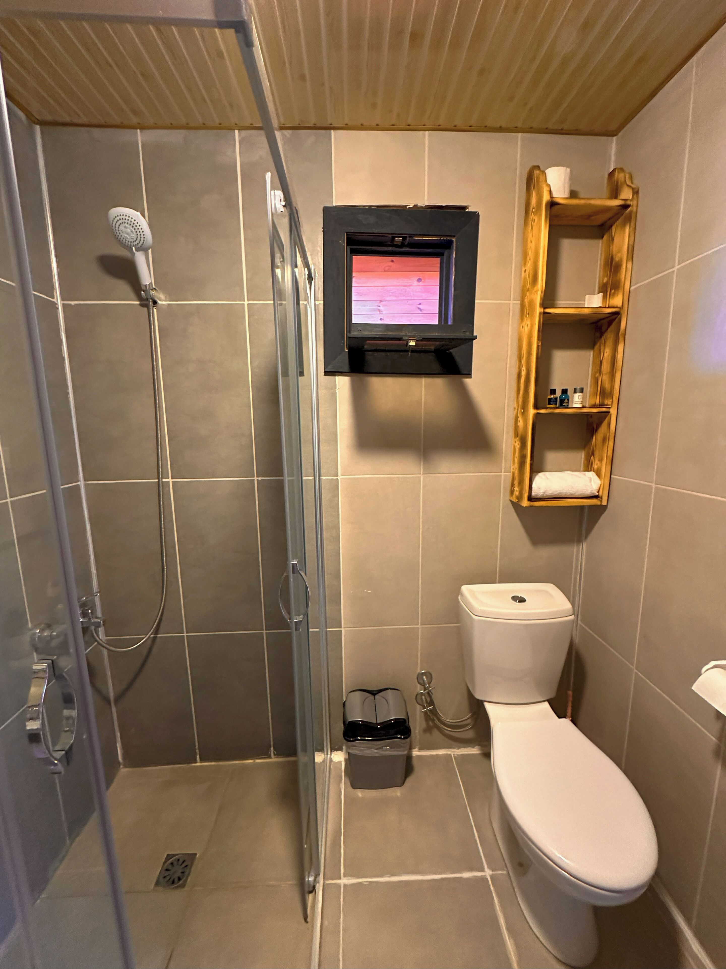 Room | Bathroom | Towels, soap, toilet paper