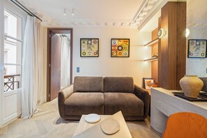 Interior - The Boissy 3 (Paris)