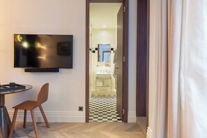 Interior - The Boissy 3 (Paris)