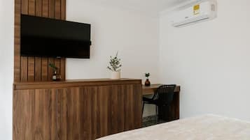 Desk, laptop workspace, free WiFi, wheelchair access