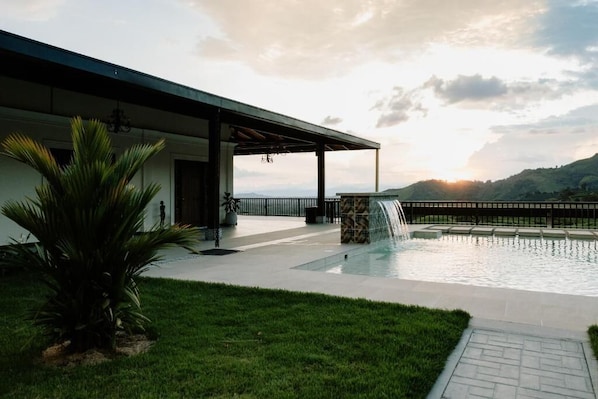 Pool - catleya royal club (Pereira)