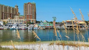 Nhà, nhiều giường (Laguna Point 6- Dock Holiday) | Bến du thuyền