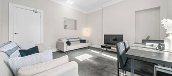 Falkirk Urban Apartment - Free Parking