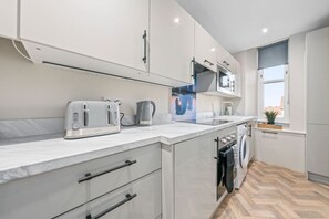 Fridge, microwave, oven, stovetop
