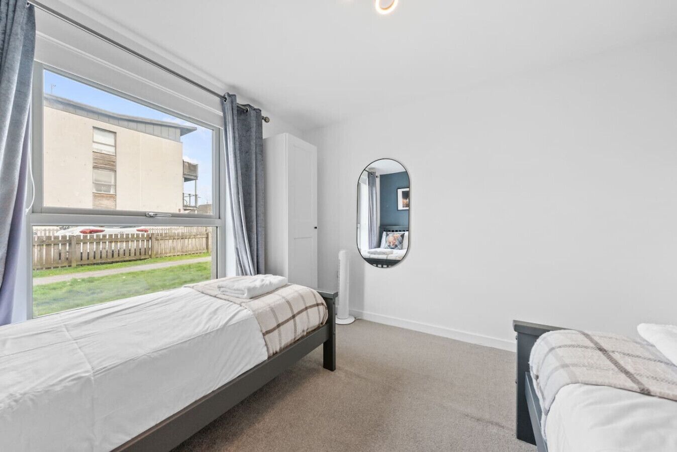Desk, iron/ironing board, WiFi, bed sheets