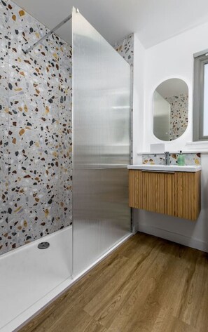 Hair dryer - Modern 2-Bed Stirling House | Driveway Parking (Stirling)