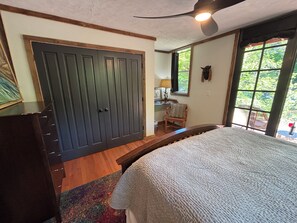 WiFi, bed sheets - Gorgeous 1-bedroom river bungalow near picturesque Burnsville (Burnsville)