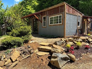 Exterior - Gorgeous 1-bedroom river bungalow near picturesque Burnsville (Burnsville)