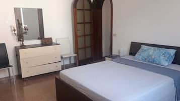 Apartemen Klasik, pemandangan laut, menghadap laut | Tirai kedap cahaya dan setrika/meja setrika