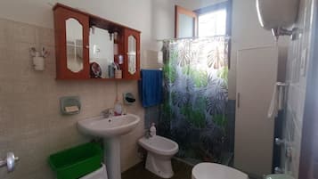 Apartemen Klasik, pemandangan laut, menghadap laut | Kamar mandi