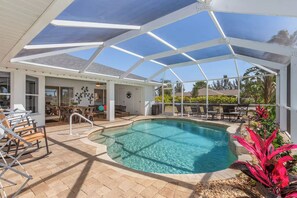 Pool - Waterfront Paradise Pool/Kayaks/Games - 12 Guests (Cape Coral)