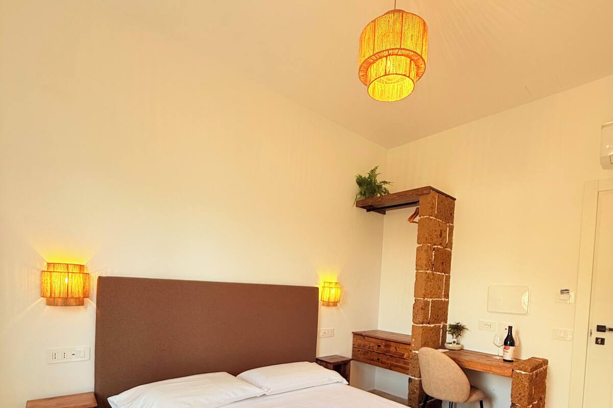 Deluxe Suite | In-room safe, desk, laptop workspace, soundproofing