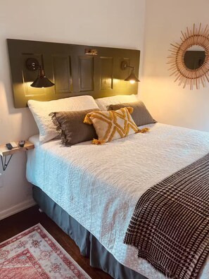 1 bedroom, iron/ironing board, free WiFi, bed sheets - Heart of Hyde Park - updated and elegant walkable historic retreat. (Boise)