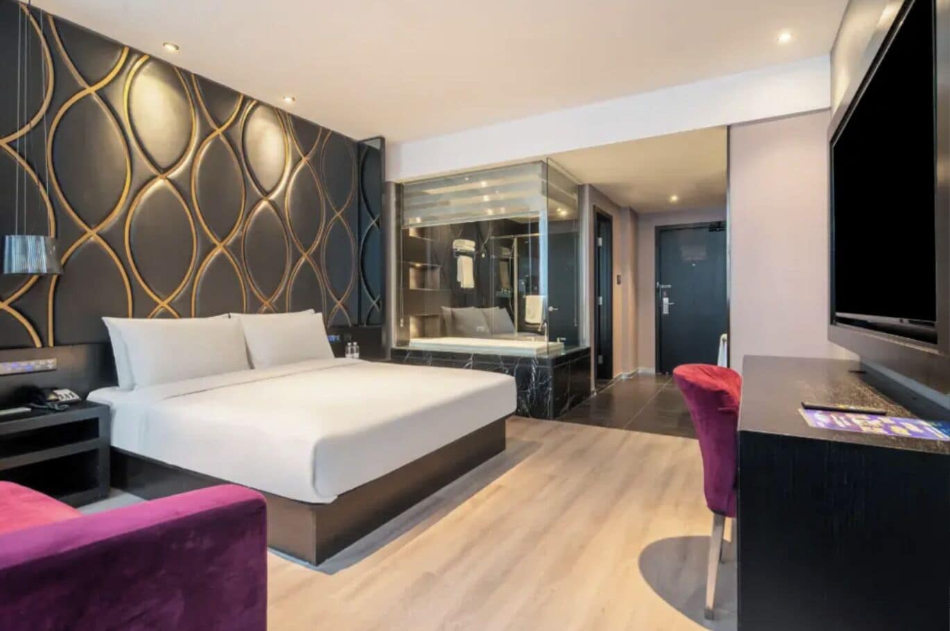 Superior Single Room | Down duvets, free minibar, in-room safe, desk