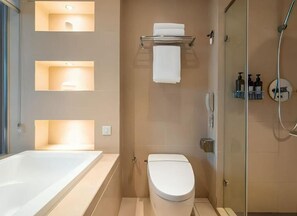 Basic Single Room | Bathroom | Slippers - CrystalOrangeShanghaiCaohejing Hotel (Shanghai)