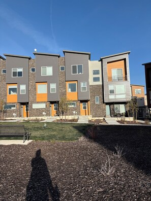 Exterior - 3-bedroom townhome in serene Park City with AC comfort (Park City)