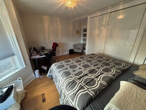 Room - Beaches Home, Hot Tub, Sleeps 7, 2 car, 25m to BMO (Toronto)