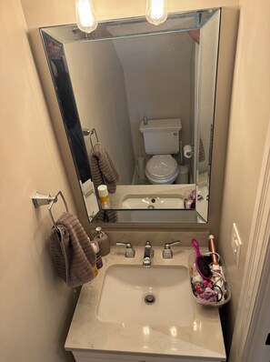 Bathroom - Beaches Home, Hot Tub, Sleeps 7, 2 car, 25m to BMO (Toronto)