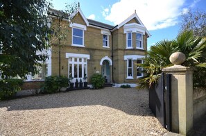 Room - Clarence House Holidays (Shanklin)