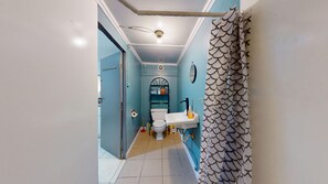Bathroom - Vrbo Property (Oranjestad)