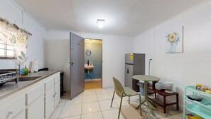 Private kitchen - Vrbo Property (Oranjestad)