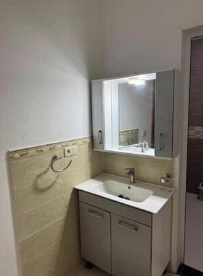 Bathroom - Apartment 11 - Spacious and ideally located in the heart of the city (Saidia)