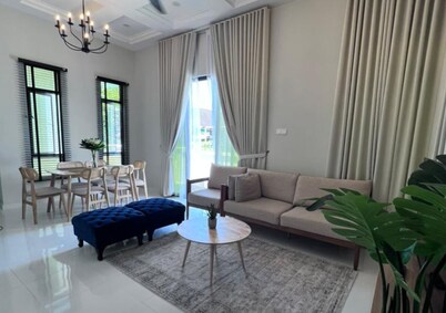 3 Mins to Batu Buruk Beach! Family Home in Kuala Terengganu Muslims