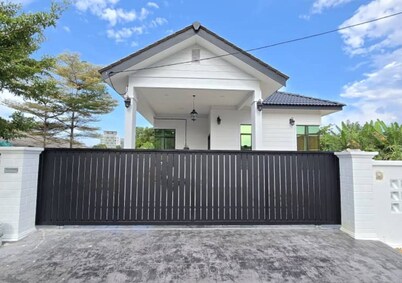 Homestay Kuala Terengganu Batu Buruk | Muslim Friendly Family Stay