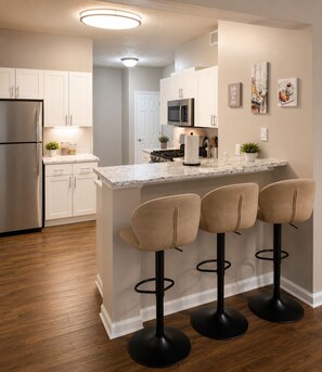 Private kitchen - Stylish King Suite w/ Pool, Gym, & More. (Atlanta)