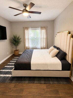 WiFi, bed sheets - Stylish King Suite w/ Pool, Gym, & More. (Atlanta)