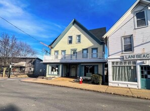 Exterior - Perfect 3-bedroom apartment with AC in peaceful Tisbury (Tisbury)
