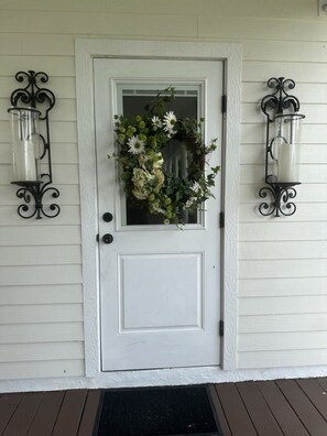 Exterior detail - Peaceful and relaxing in the 1-BR Unit with community pool access (Alachua)