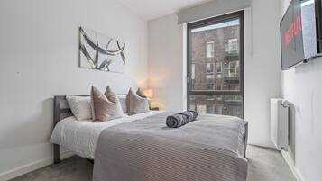 2 bedrooms, iron/ironing board, Internet, bed sheets