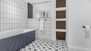 Hårtørrer, håndklæder, Sæbe, Toiletpapir