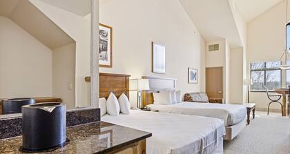 Chula Vista Resort Villa with Loft in Wisconsin Dells-Sleeps 7 + Free Waterpark!