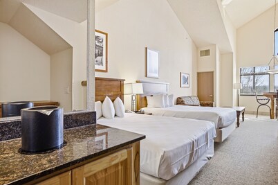 Chula Vista Resort Villa with Loft in Wisconsin Dells-Sleeps 7 + Free Waterpark!