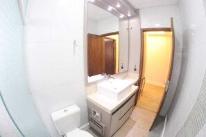 Bathroom - Vrbo Property (Penha)